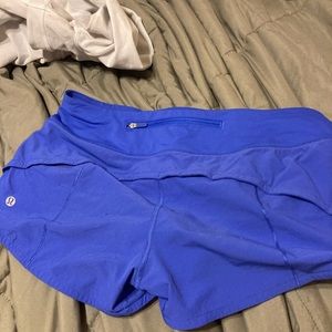 I’m selling these Lulu Lemon shorts